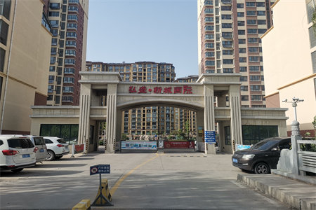 一实小附近东岳广场4室2厅2卫148万137m2精装修出售